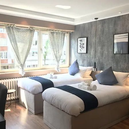 Homestay Mike's Four *