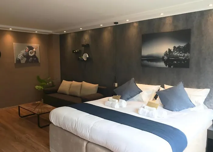 Homestay Mike's Four